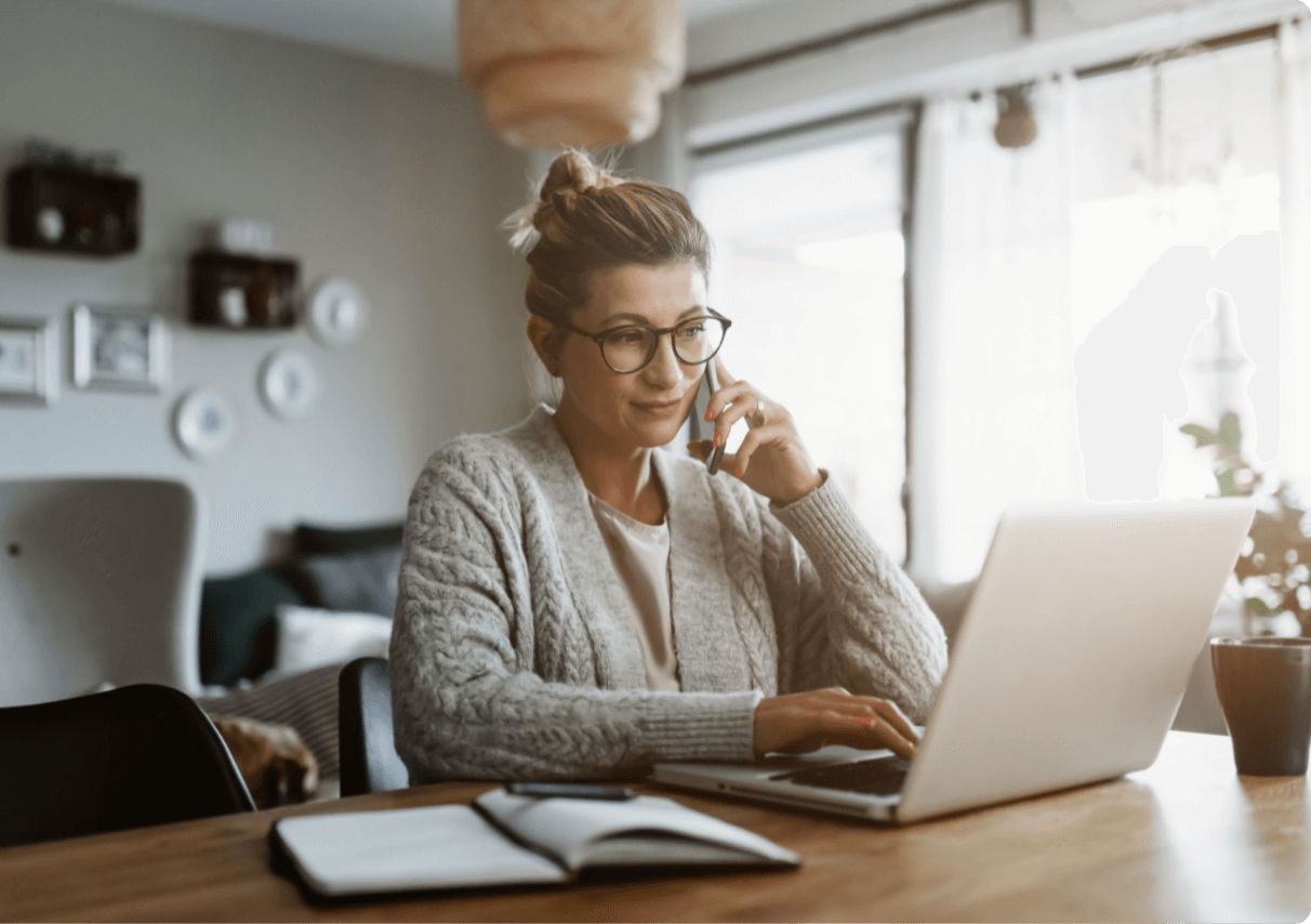 Business woman calling SMART support